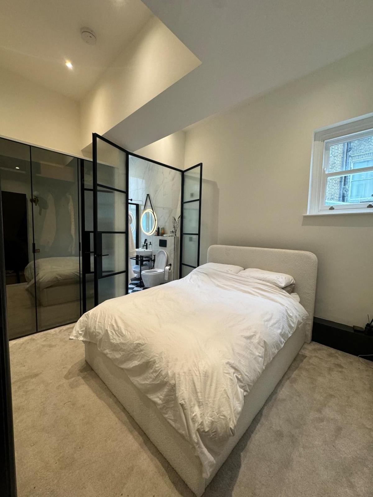 The Location! Holland Park *